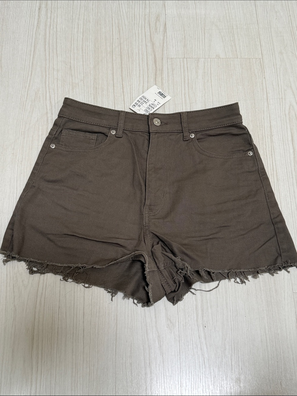 NWT Divided Cutoff Frayed Denim Shorts